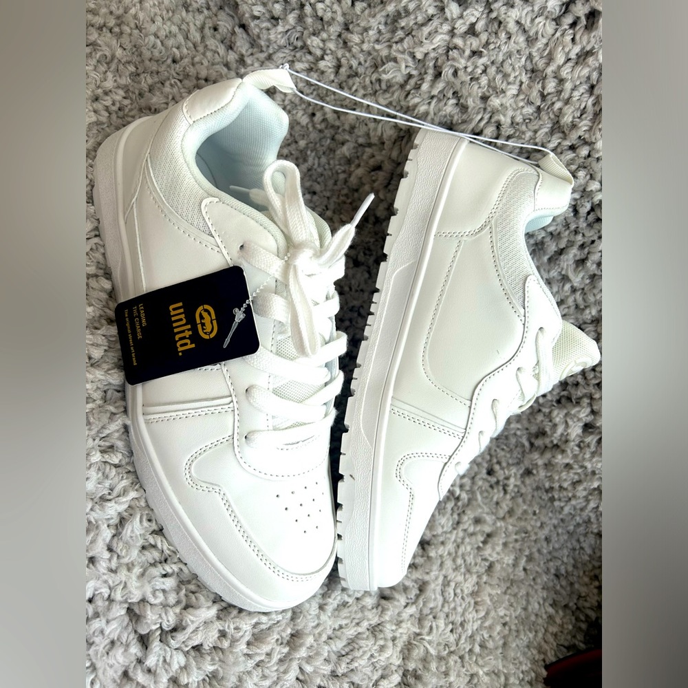 Echo unlisted. Men white snickers